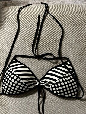 The perfect fit Body Glove Black & White Mixed-Print Halter Bikini Top